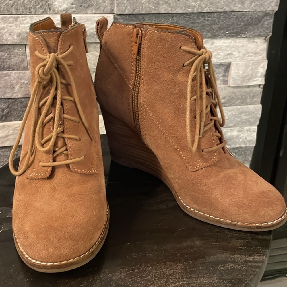 LUCKY BRAND SUEDE LACE UP BOOTIE SIZE6 - Picture 2 of 10